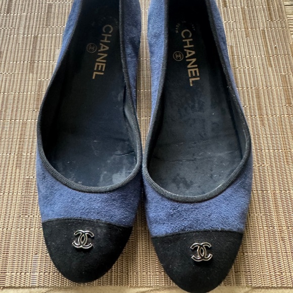 CHANEL Navy and Black Suede Loafers - Picture 1 of 4